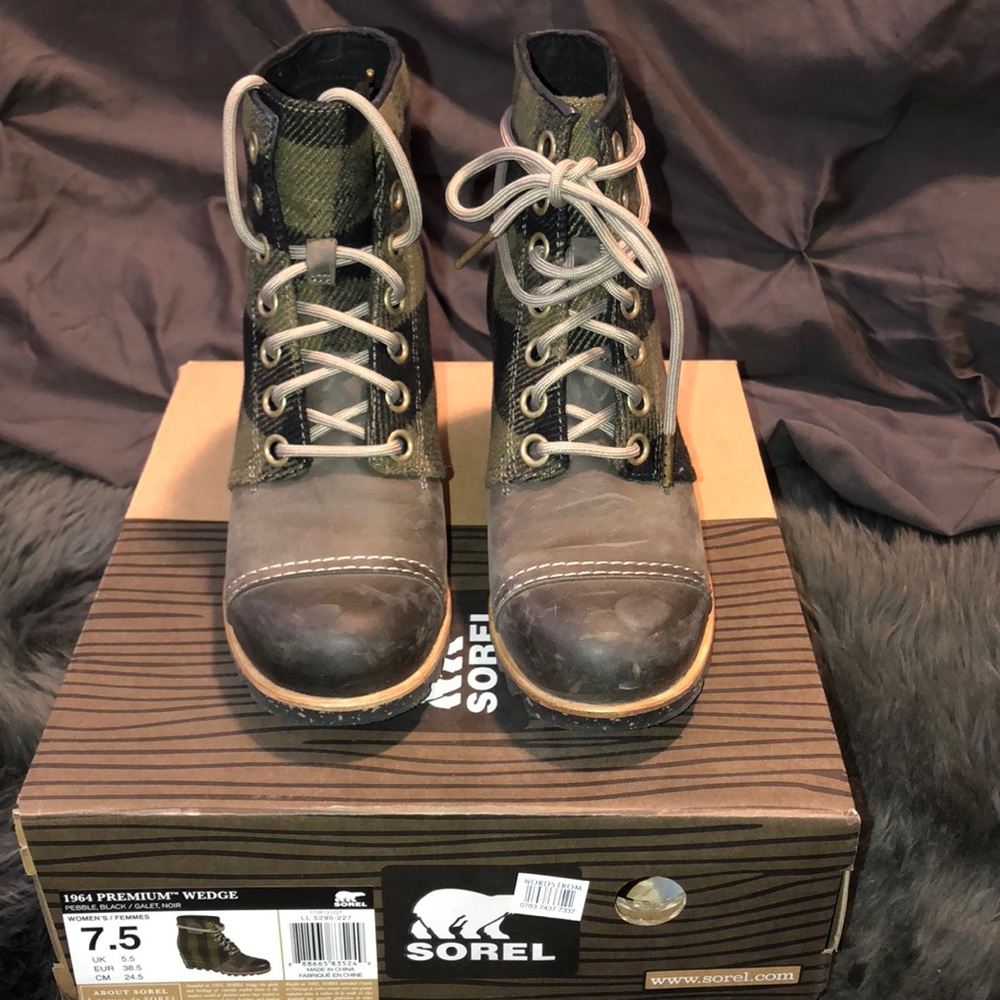 Sorel leather and flannel wedge boots!